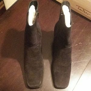 Womens shoes/ heel boots